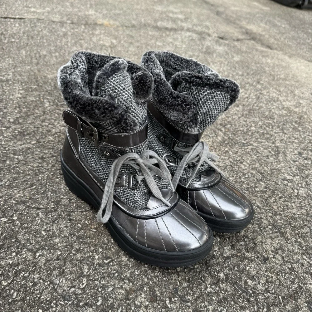Anne Klein Gallup Sport Metallic Silver 7.5 M Winter Boot Faux Fur Lined